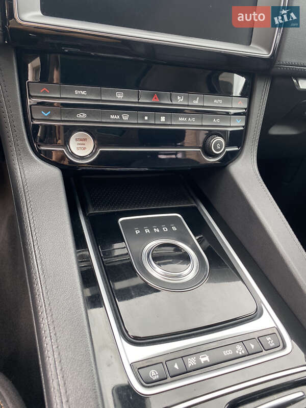 Позашляховик / Кросовер Jaguar F-Pace 2019 в Києві