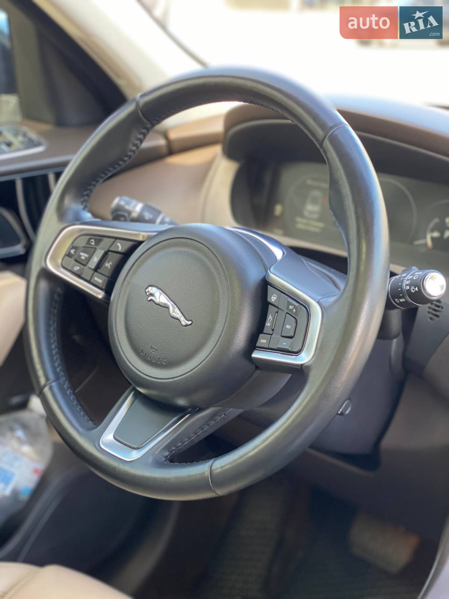 2017 Jaguar F-Pace - мініатюра 28