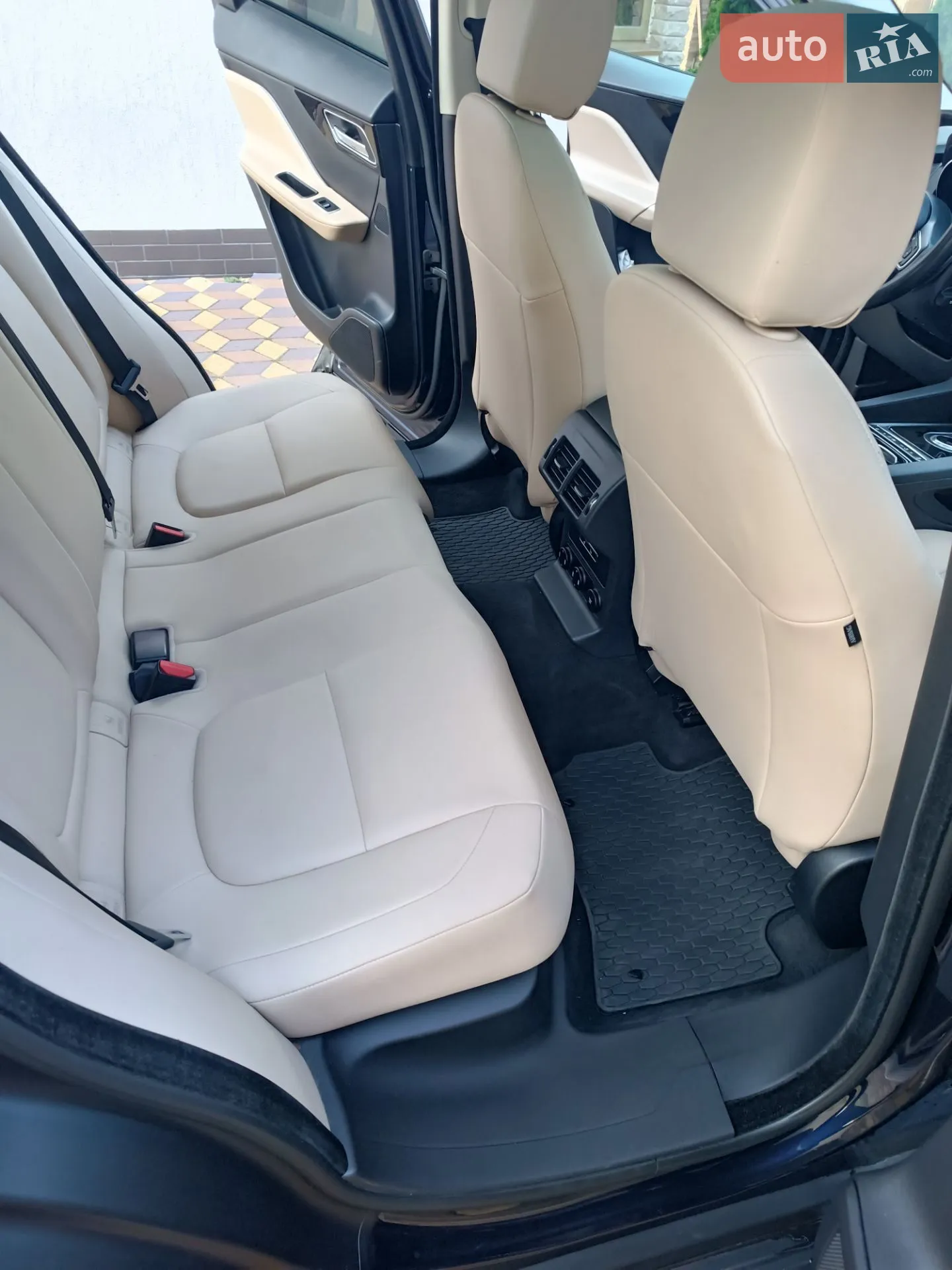 2018 Jaguar F-Pace - мініатюра 8