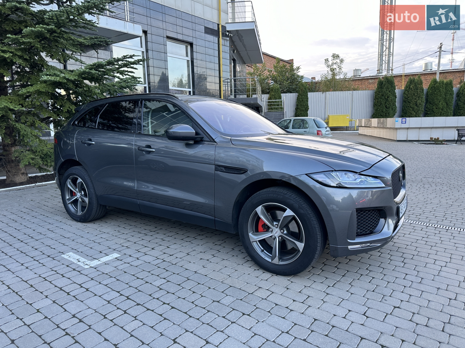 2016 Jaguar F-Pace - мініатюра 38