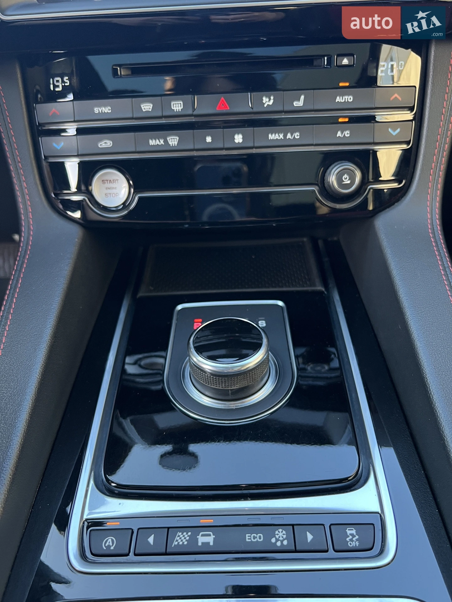 2016 Jaguar F-Pace - мініатюра 40