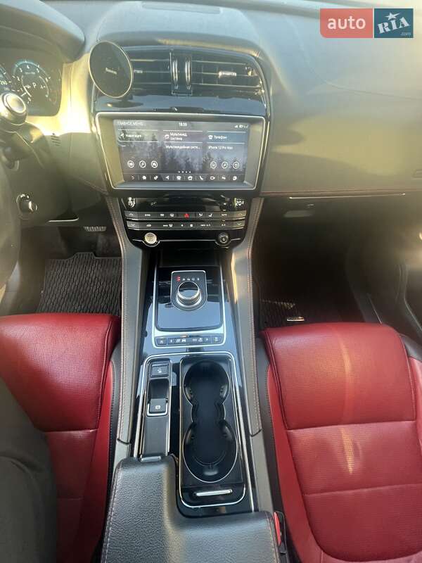 Внедорожник / Кроссовер Jaguar F-Pace 2016 в Киеве