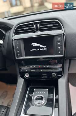 Внедорожник / Кроссовер Jaguar F-Pace 2016 в 