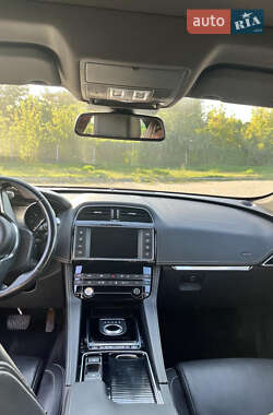 Внедорожник / Кроссовер Jaguar F-Pace 2018 в 