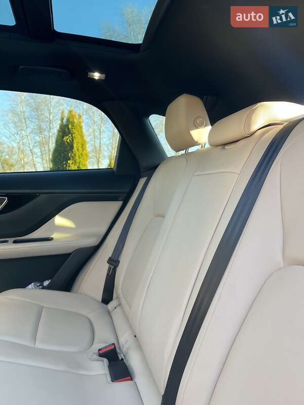 Позашляховик / Кросовер Jaguar F-Pace 2016 в Києві