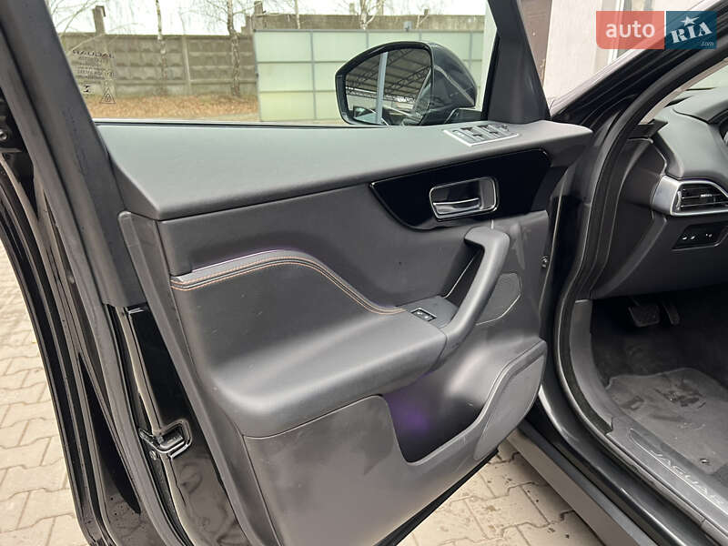 Позашляховик / Кросовер Jaguar F-Pace 2017 в Луцьку