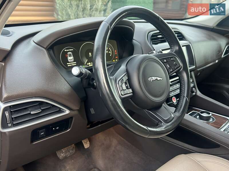 Внедорожник / Кроссовер Jaguar F-Pace 2016 в Киеве фото 40 Внедорожник / Кроссовер Jaguar F-Pace 2016 в Киеве