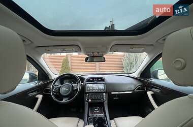 Позашляховик / Кросовер Jaguar F-Pace 2016 в 