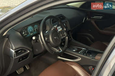 Внедорожник / Кроссовер Jaguar F-Pace 2016 в 