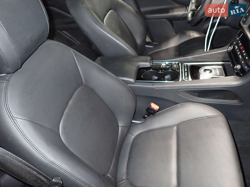 Позашляховик / Кросовер Jaguar F-Pace 2016 в Кам'янець-Подільському