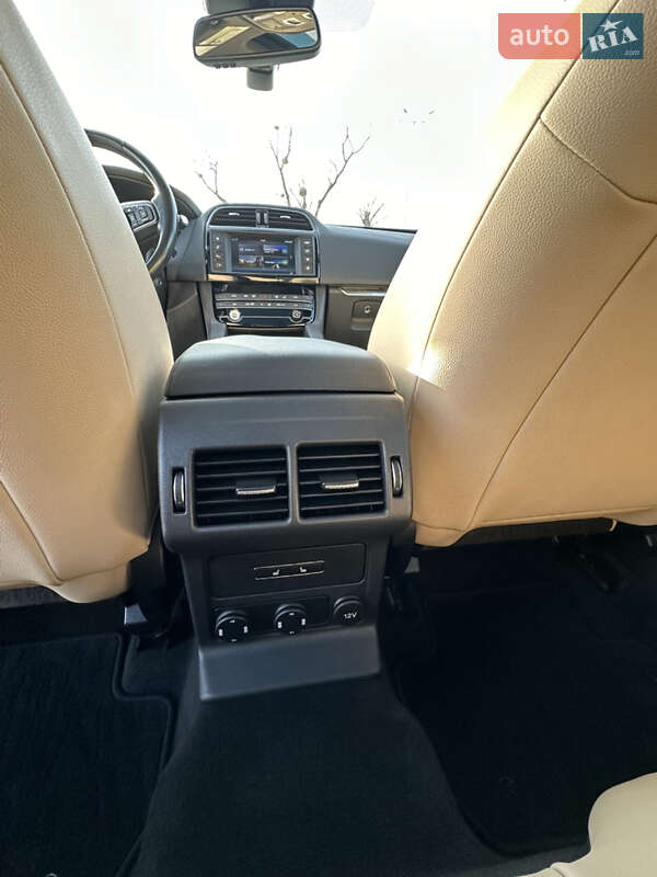 Внедорожник / Кроссовер Jaguar F-Pace 2016 в Черновцах фото 10 Внедорожник / Кроссовер Jaguar F-Pace 2016 в Черновцах