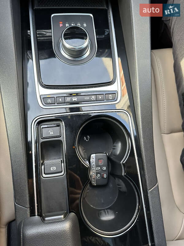 Внедорожник / Кроссовер Jaguar F-Pace 2016 в Черновцах фото 13 Внедорожник / Кроссовер Jaguar F-Pace 2016 в Черновцах