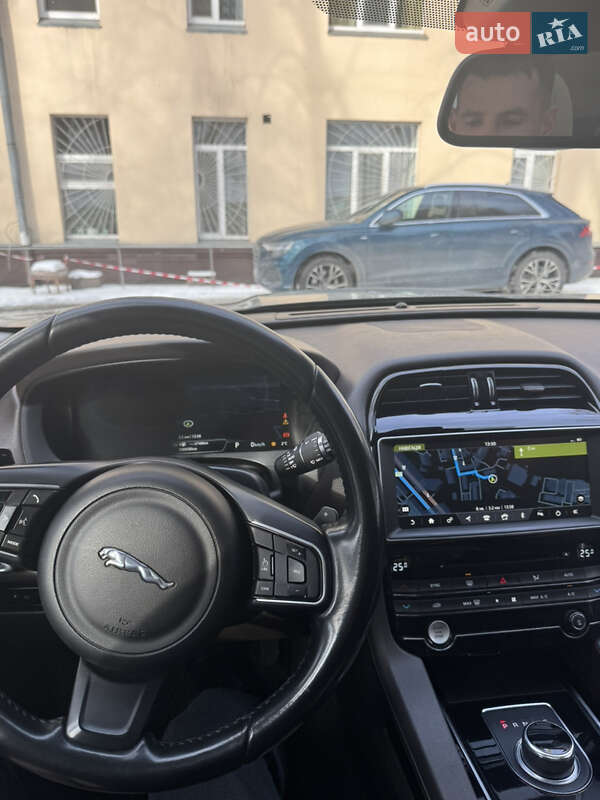 Внедорожник / Кроссовер Jaguar F-Pace 2016 в Киеве