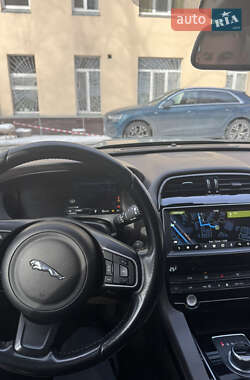 Позашляховик / Кросовер Jaguar F-Pace 2016 в 