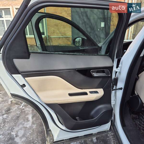 Внедорожник / Кроссовер Jaguar F-Pace 2017 в Киеве фото 25 Внедорожник / Кроссовер Jaguar F-Pace 2017 в Киеве