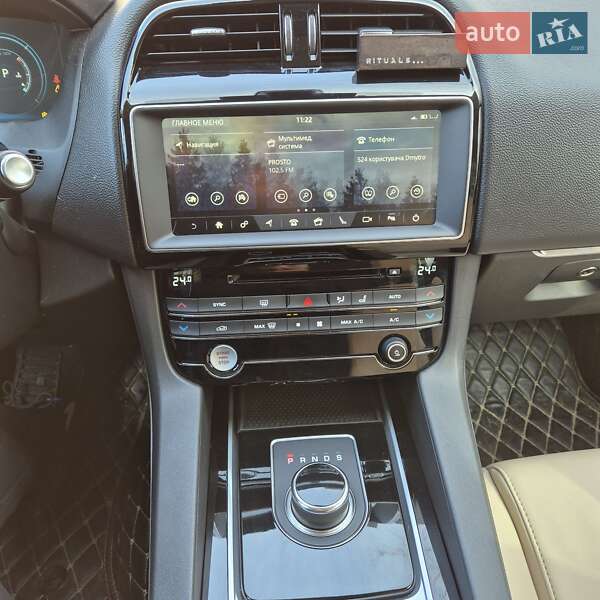 Внедорожник / Кроссовер Jaguar F-Pace 2017 в Киеве фото 29 Внедорожник / Кроссовер Jaguar F-Pace 2017 в Киеве