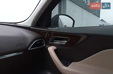 Внедорожник / Кроссовер Jaguar F-Pace 2017 в 