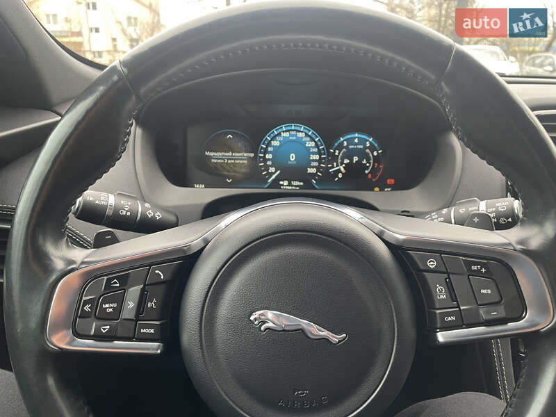 Позашляховик / Кросовер Jaguar F-Pace 2016 в Новодністровську