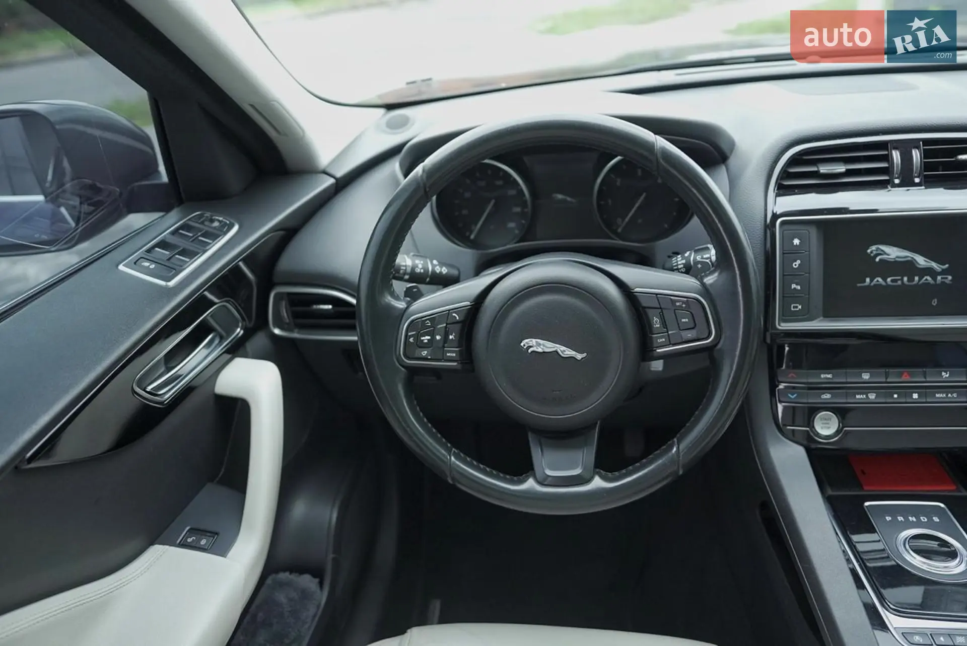 2016 Jaguar F-Pace - мініатюра 37