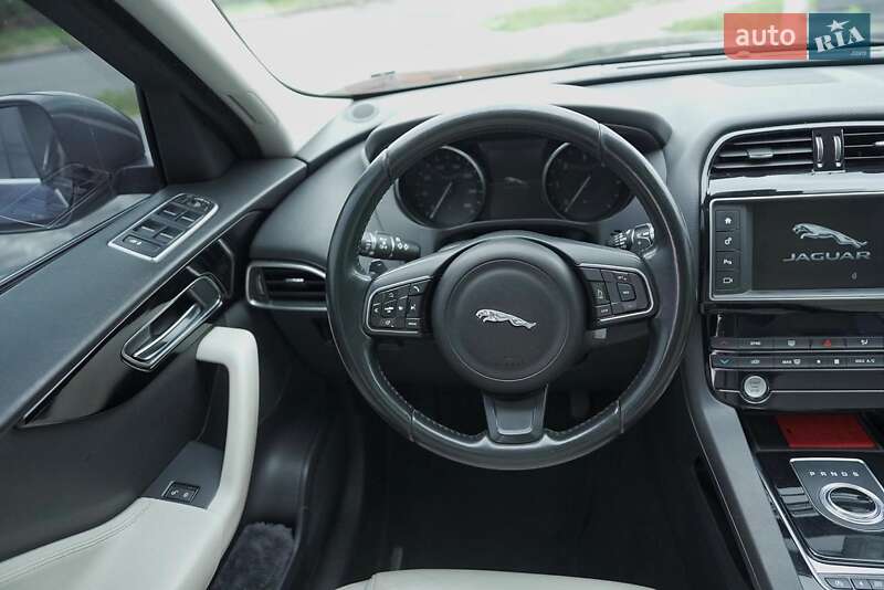 Позашляховик / Кросовер Jaguar F-Pace 2016 в Любомлі