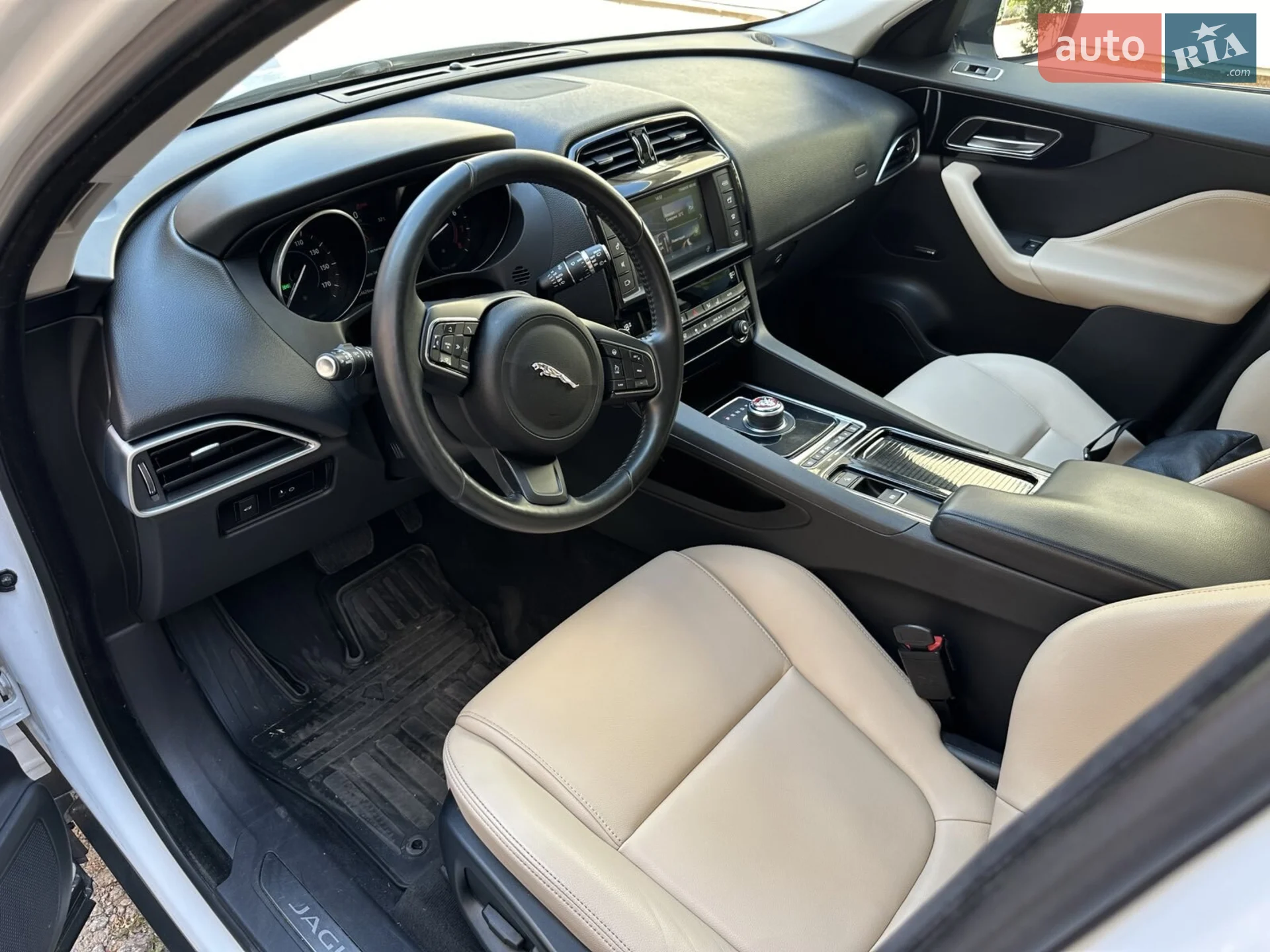 2017 Jaguar F-Pace - мініатюра 11