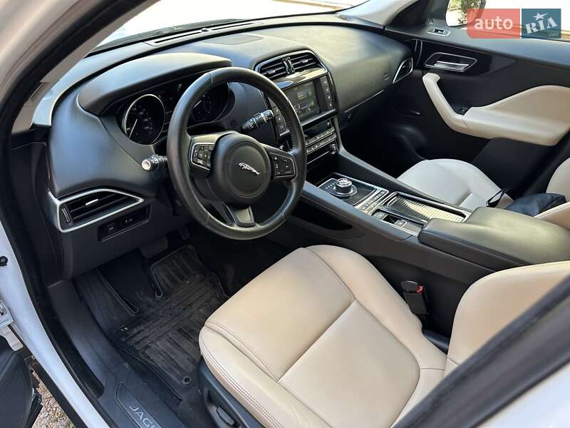 Позашляховик / Кросовер Jaguar F-Pace 2017 в Полтаві