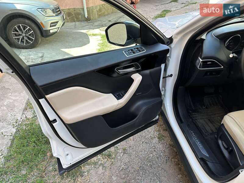 Позашляховик / Кросовер Jaguar F-Pace 2017 в Полтаві