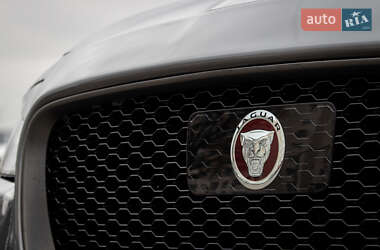 Позашляховик / Кросовер Jaguar F-Pace 2019 в 