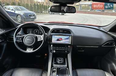 Внедорожник / Кроссовер Jaguar F-Pace 2017 в 
