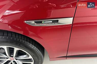 Внедорожник / Кроссовер Jaguar F-Pace 2017 в 