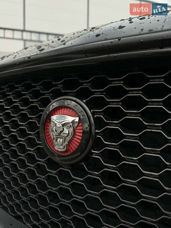 Внедорожник / Кроссовер Jaguar F-Pace 2016 в Ивано-Франковске