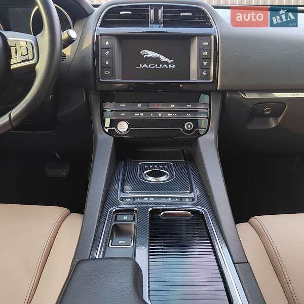 Позашляховик / Кросовер Jaguar F-Pace 2018 в Дніпрі