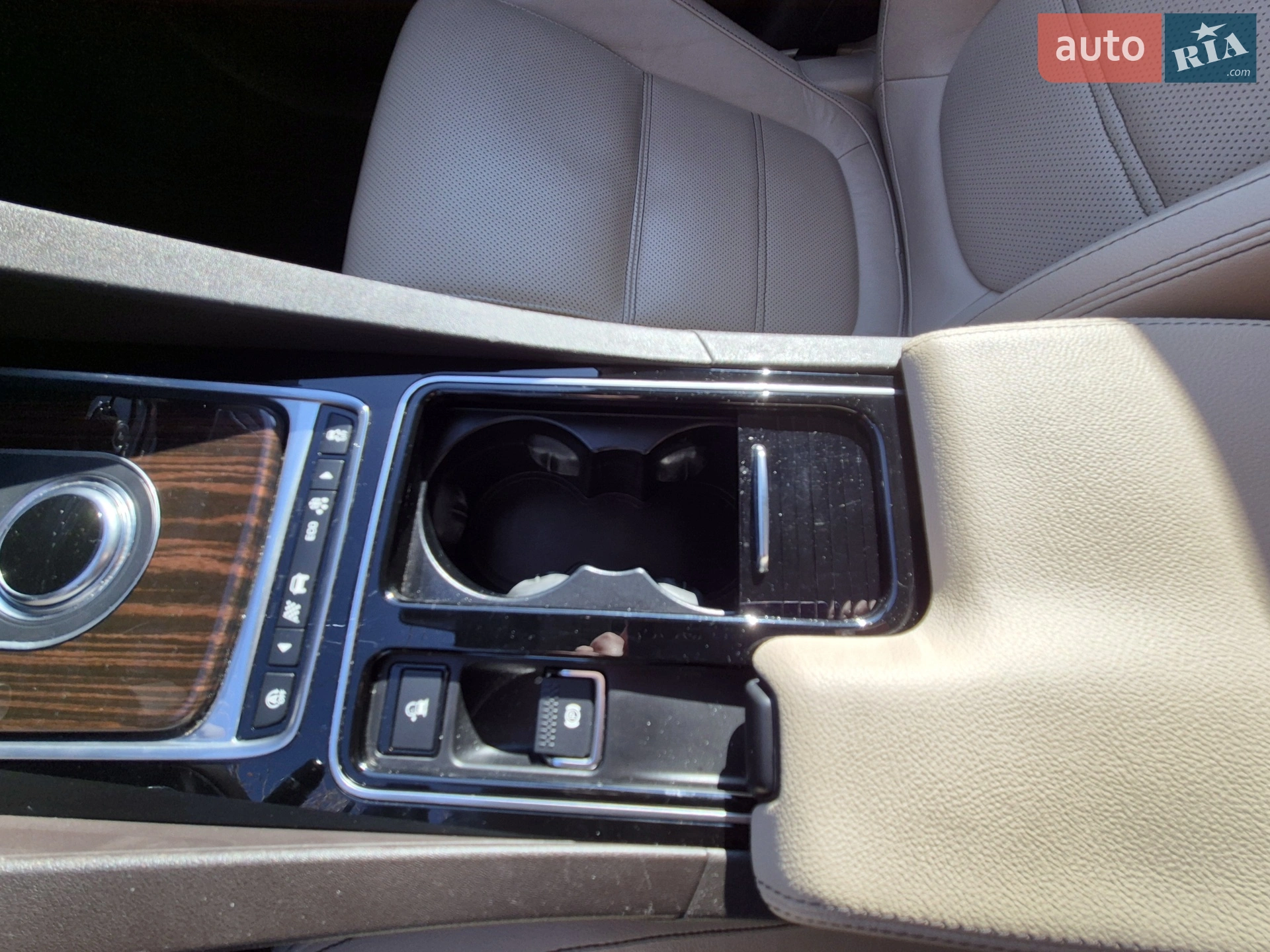 2017 Jaguar F-Pace - мініатюра 23