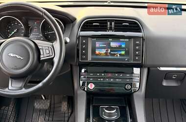 Позашляховик / Кросовер Jaguar F-Pace 2017 в 