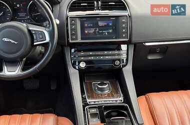 Внедорожник / Кроссовер Jaguar F-Pace 2017 в 