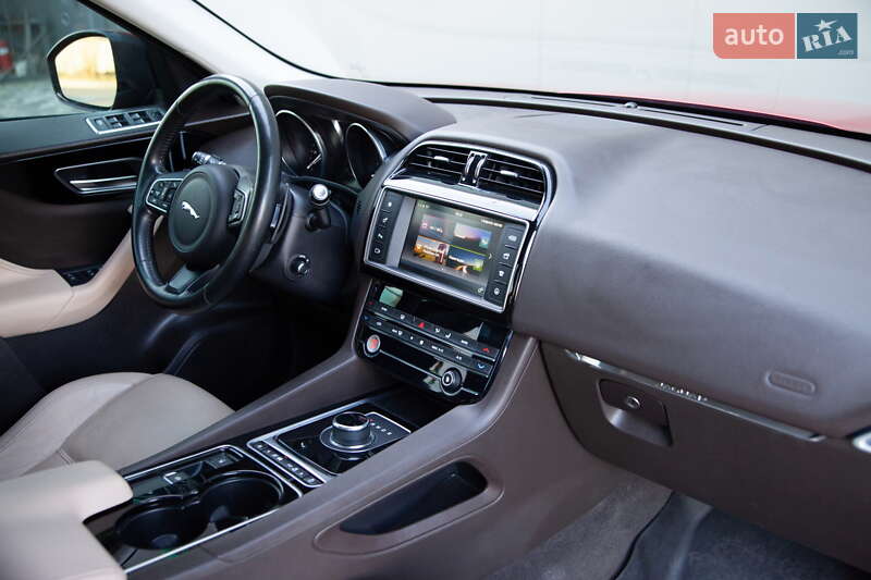 Внедорожник / Кроссовер Jaguar F-Pace 2016 в Киеве фото 23 Внедорожник / Кроссовер Jaguar F-Pace 2016 в Киеве