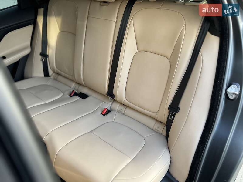 Внедорожник / Кроссовер Jaguar F-Pace 2016 в Ужгороде