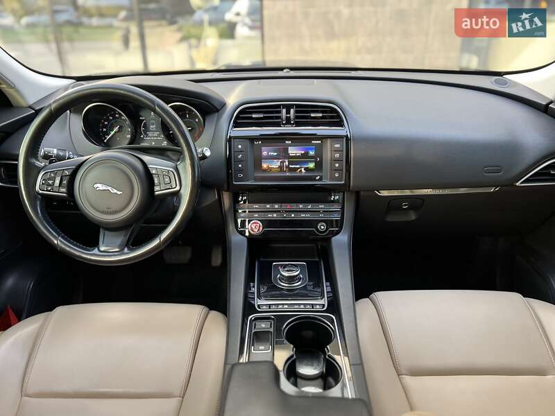 Внедорожник / Кроссовер Jaguar F-Pace 2016 в Ужгороде