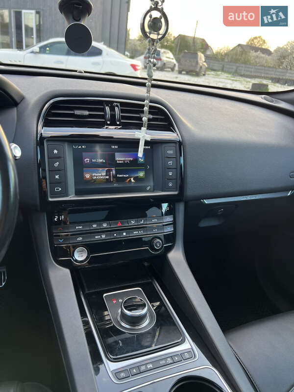 Позашляховик / Кросовер Jaguar F-Pace 2016 в Івано-Франківську