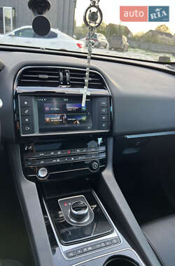 Внедорожник / Кроссовер Jaguar F-Pace 2016 в 