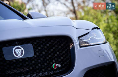 Позашляховик / Кросовер Jaguar F-Pace 2017 в 