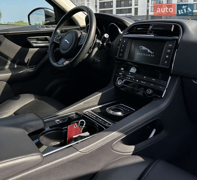 Внедорожник / Кроссовер Jaguar F-Pace 2016 в Черкассах
