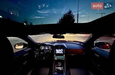 Позашляховик / Кросовер Jaguar F-Pace 2017 в 