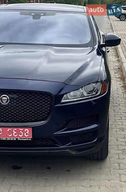 Позашляховик / Кросовер Jaguar F-Pace 2019 в 