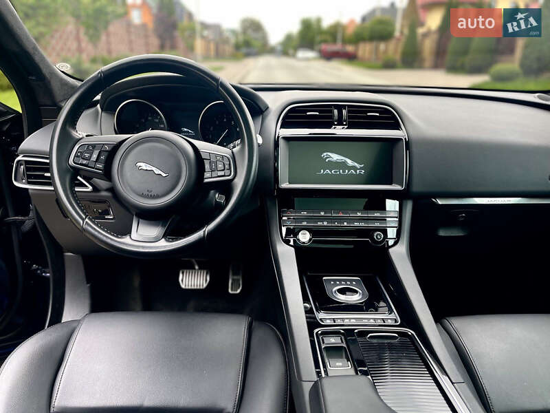 Внедорожник / Кроссовер Jaguar F-Pace 2019 в Луцке