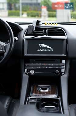 Внедорожник / Кроссовер Jaguar F-Pace 2016 в 