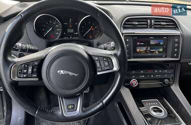 Позашляховик / Кросовер Jaguar F-Pace 2017 в 