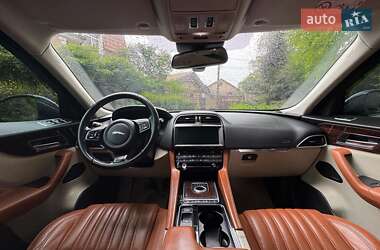 Внедорожник / Кроссовер Jaguar F-Pace 2016 в 