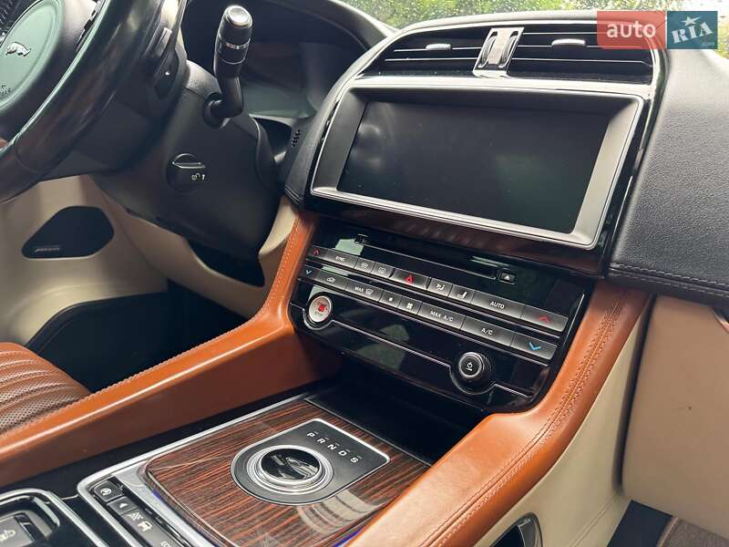 Внедорожник / Кроссовер Jaguar F-Pace 2016 в Киеве