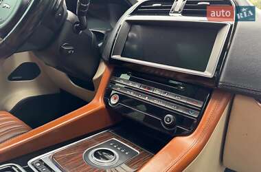 Внедорожник / Кроссовер Jaguar F-Pace 2016 в 